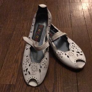 White Everybody peep toe shoes size 36